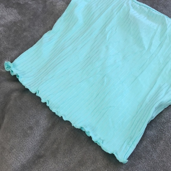 Basic 90’s inspired Shirt - Picture 2 of 3